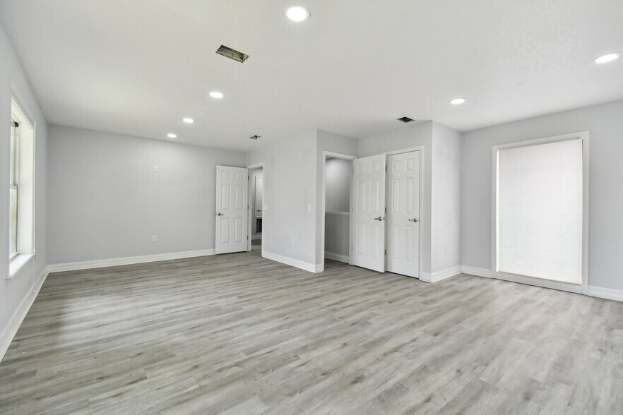 More Photos Of 21859 Sr-54, Lutz Medical For Sale