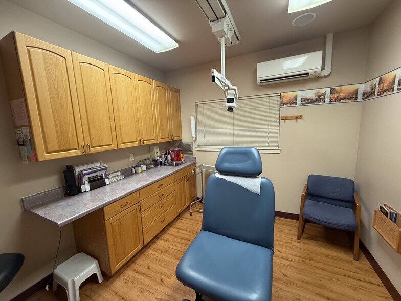 More Photos Of 811 NW 12th St, Fruitland Medical For Sale