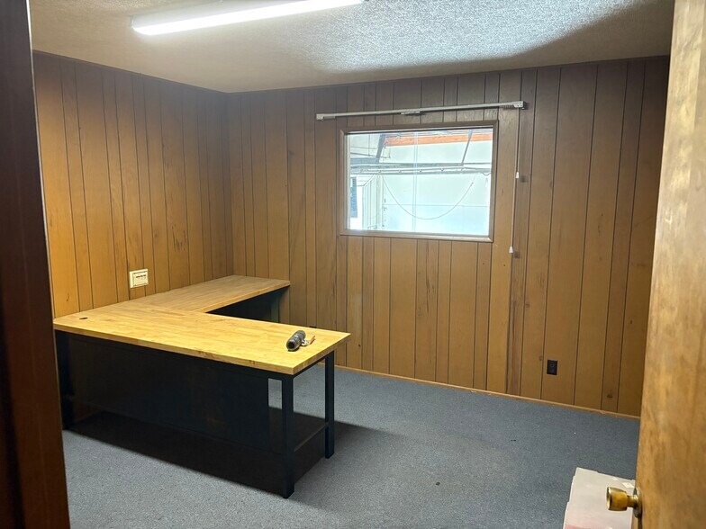 More Photos Of 2077-2081 Edison Ave, San Leandro Warehouse For Sale