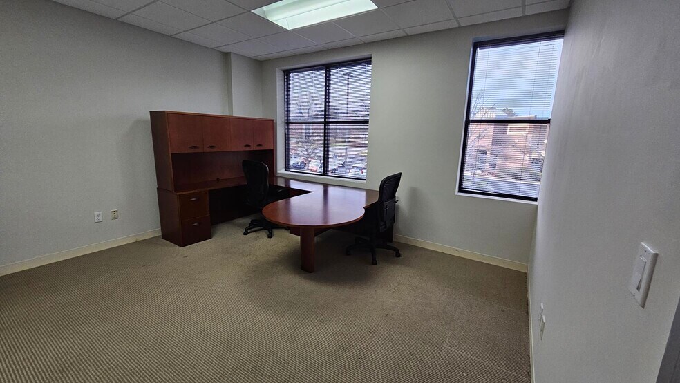 More Photos Of 1880 W Oak Pky, Marietta Coworking Space