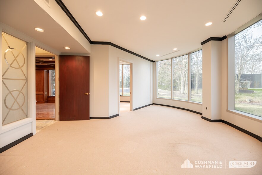 More Photos Of 6120 Parkland Blvd, Mayfield Heights Office For Lease