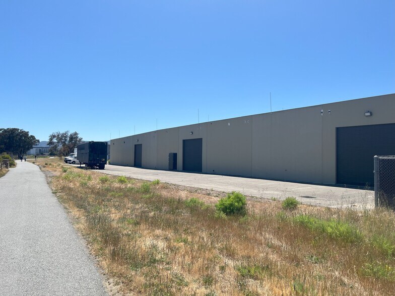 More Photos Of 300-332 Littlefield Ave, South San Francisco Showroom For Lease