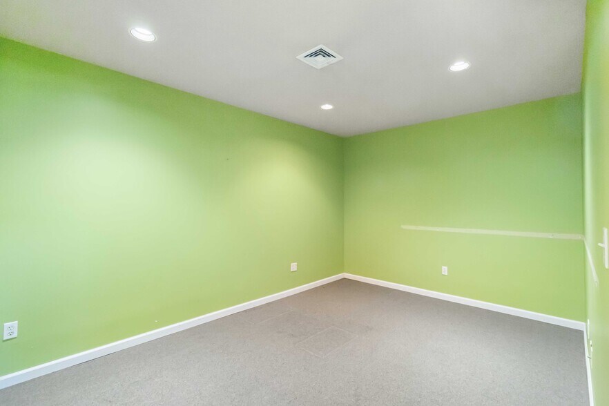 More Photos Of 175 Speedwell Ave, Morris Plains Freestanding For Sale