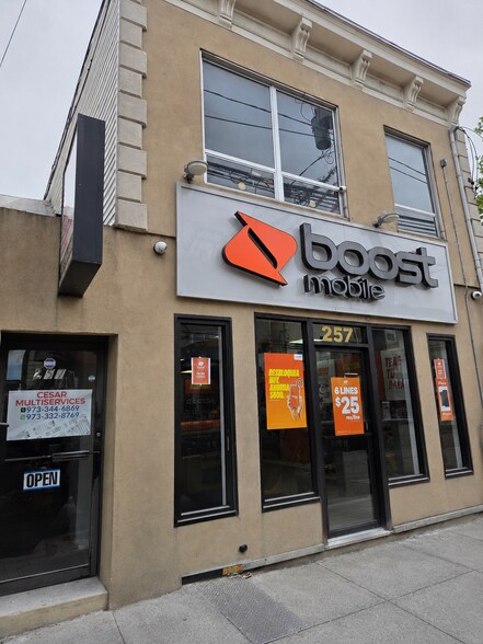 Primary Photo Of 257 Ferry St, Newark General Retail For Sale