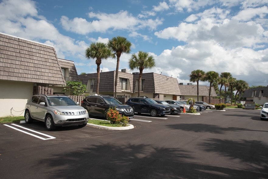 More Photos Of 1845 N Congress Ave, West Palm Beach Multifamily For Sale