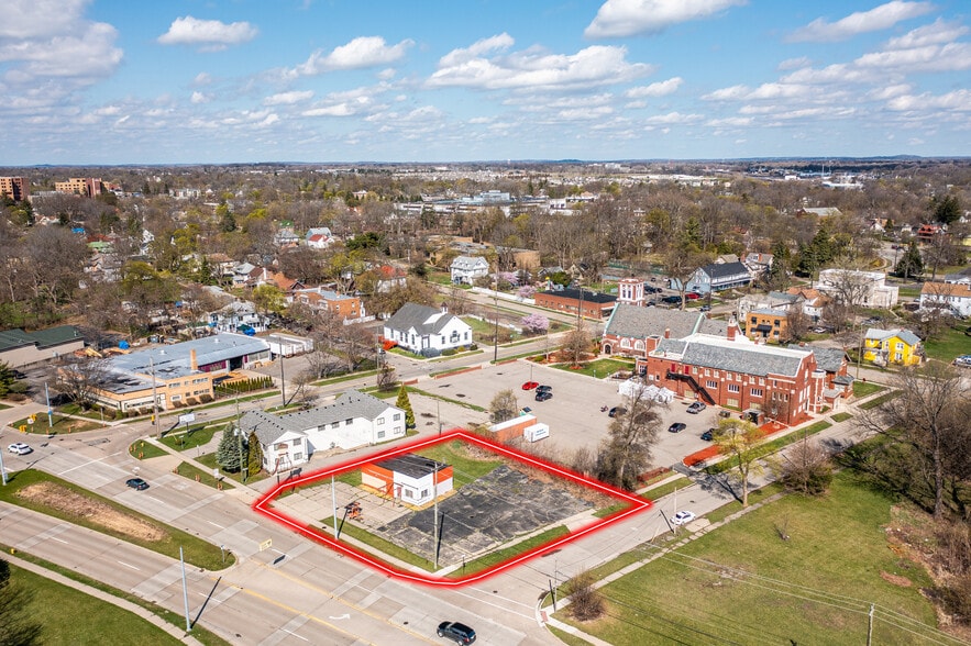 Primary Photo Of 180 Orchard Lake Rd, Pontiac Convenience Store For Sale