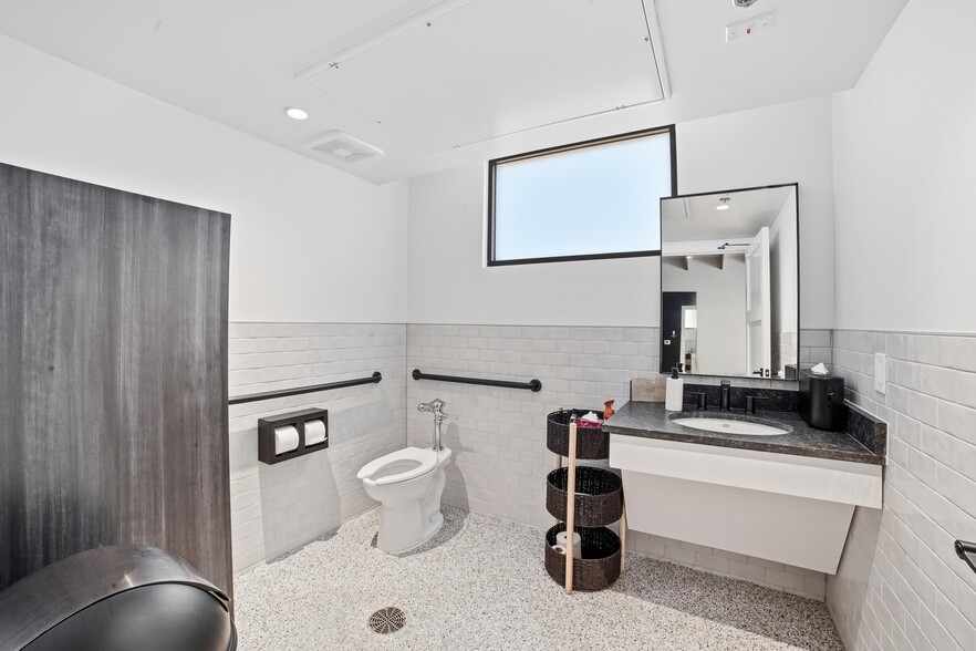 More Photos Of 410 S Paschall Rd, Sunnyvale Specialty For Sale