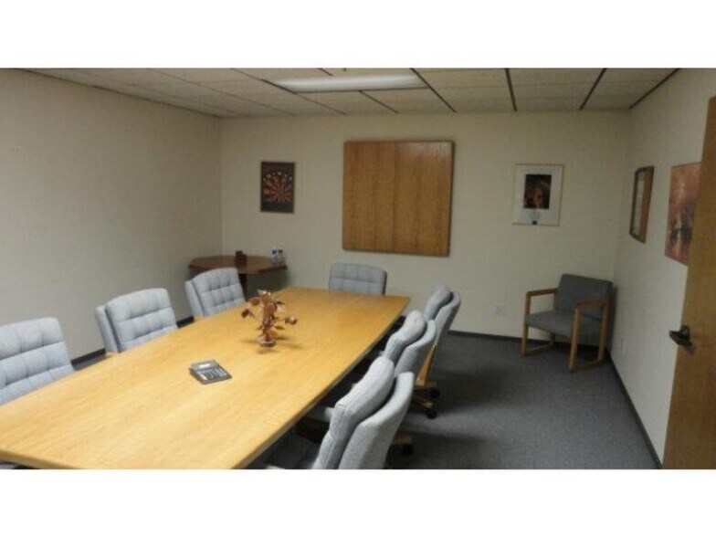 More Photos Of 1009 S Claremont St, San Mateo Showroom For Lease