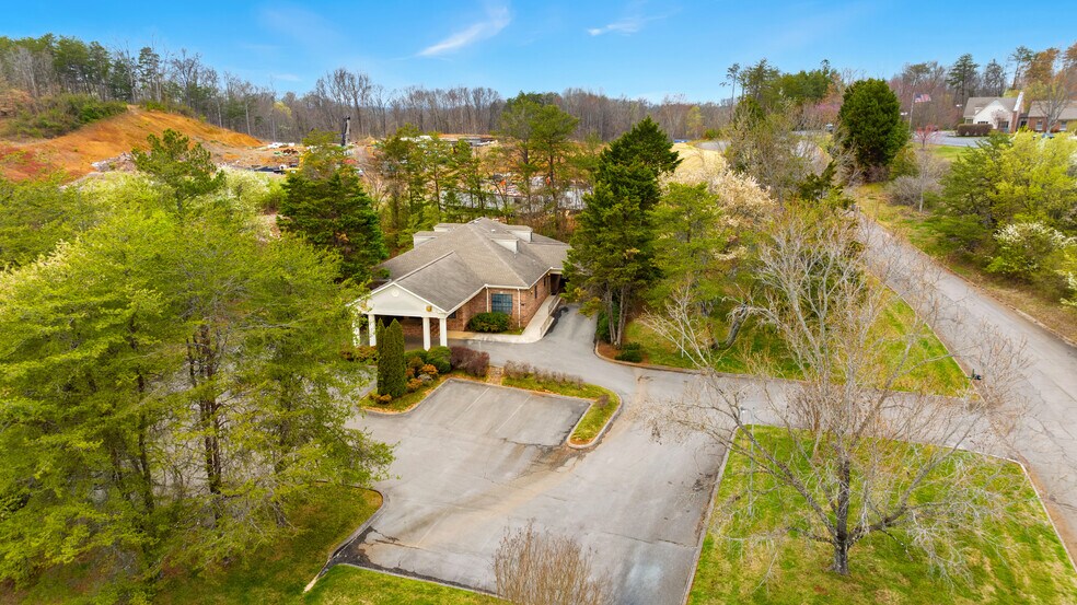 More Photos Of 3221 W Governor John Sevier Hwy, Knoxville Medical For Lease