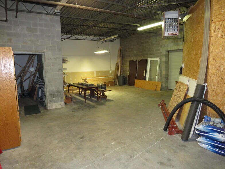 More Photos Of 1715 N Division St, Morris Unknown For Lease