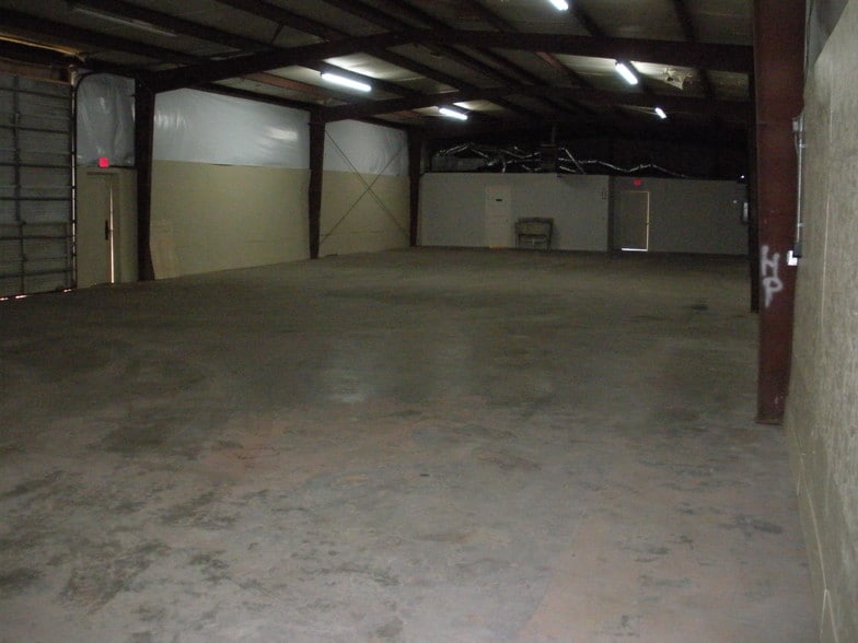 More Photos Of 5340 Prudence Dr, Houston Warehouse For Lease