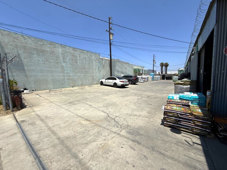 More Photos Of 13435 S Broadway, Los Angeles Warehouse For Sale