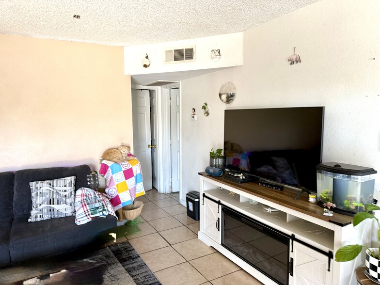 More Photos Of 1967 Linn Ln, Las Vegas Multifamily For Sale