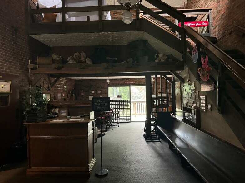 More Photos Of 255 Riverside Dr, Tiffin General Retail For Sale