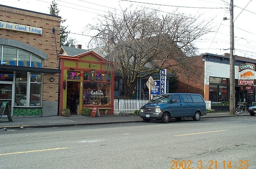 More Photos Of 423-425 15th Ave E, Seattle Storefront For Lease