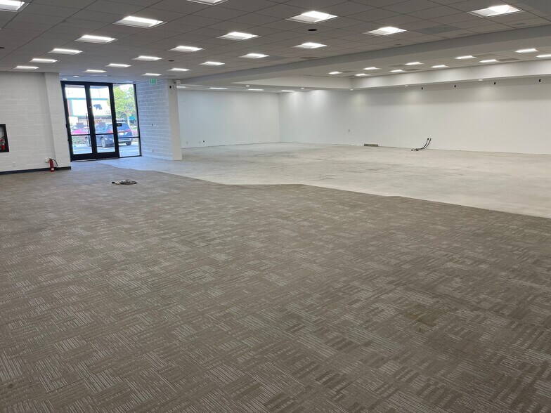 More Photos Of 24030 Hawthorne Blvd, Torrance Storefront For Lease