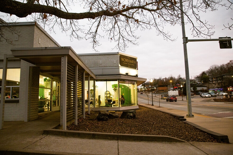 More Photos Of 620 N College Ave, Fayetteville Office For Sale
