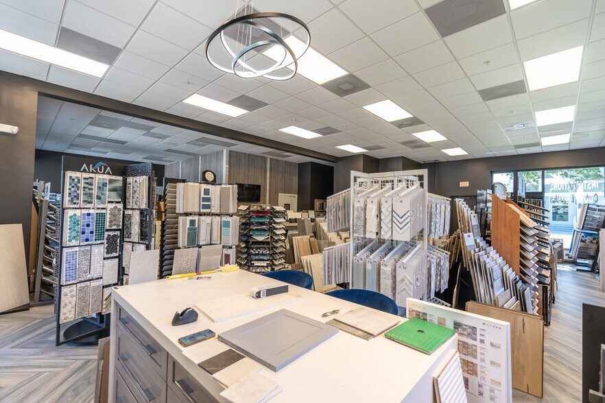 More Photos Of 2770 Davis Blvd, Naples Storefront For Sale