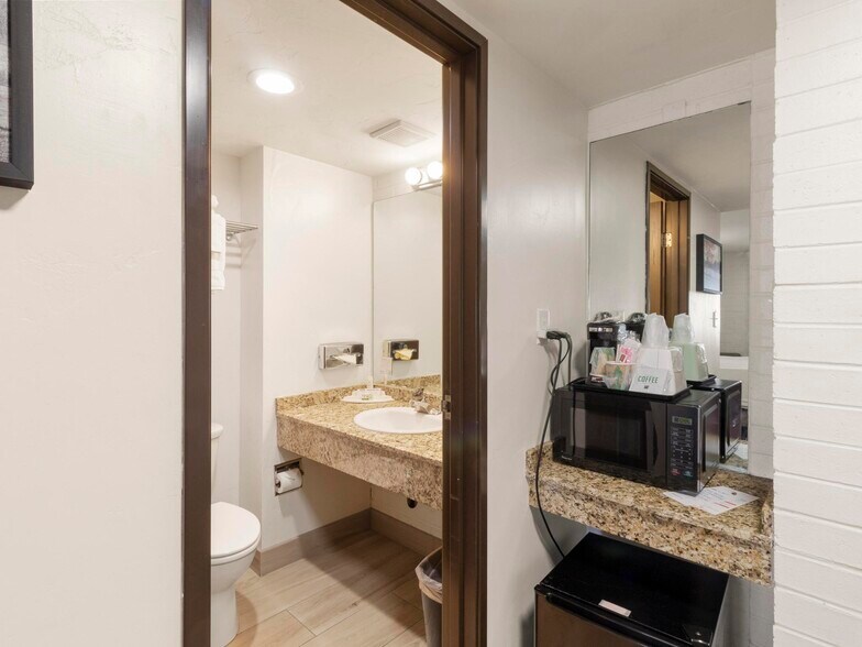 More Photos Of 333 N Main St, Richfield Hotel For Sale