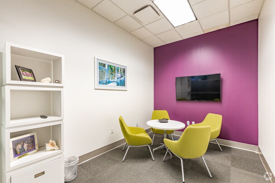 More Photos Of 599 Lake Kathy Dr, Brandon Unknown For Lease