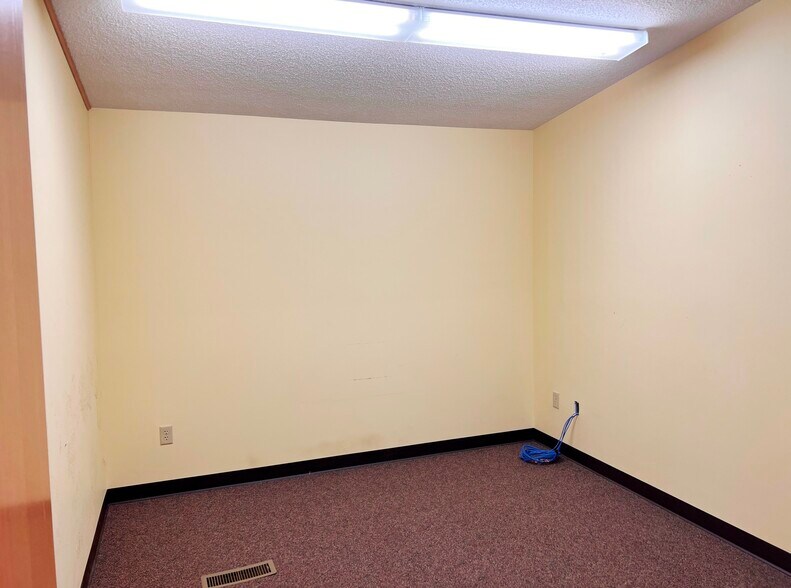 More Photos Of 9 Birch St NE, Remer Medical For Sale