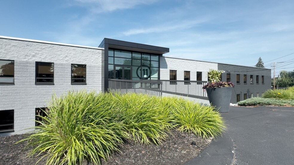 More Photos Of 99 S Bedford St, Burlington Unknown For Lease