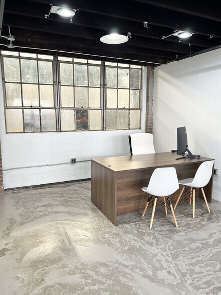 More Photos Of 205 Roberts St, Houston Flex For Lease