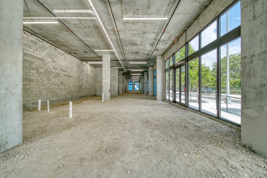 More Photos Of 5402 W Flagler St, Coral Gables General Retail For Lease