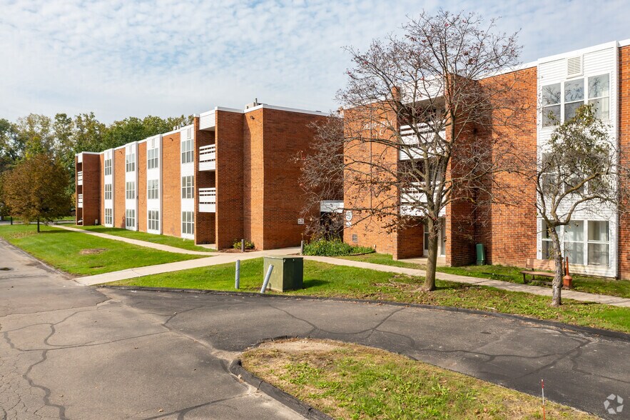 More Photos Of 28301 Franklin Rd, Southfield Multifamily For Sale