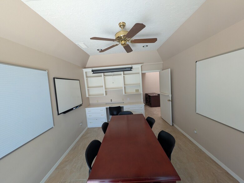 More Photos Of 14343 Torrey Chase Blvd, Houston Office For Sale