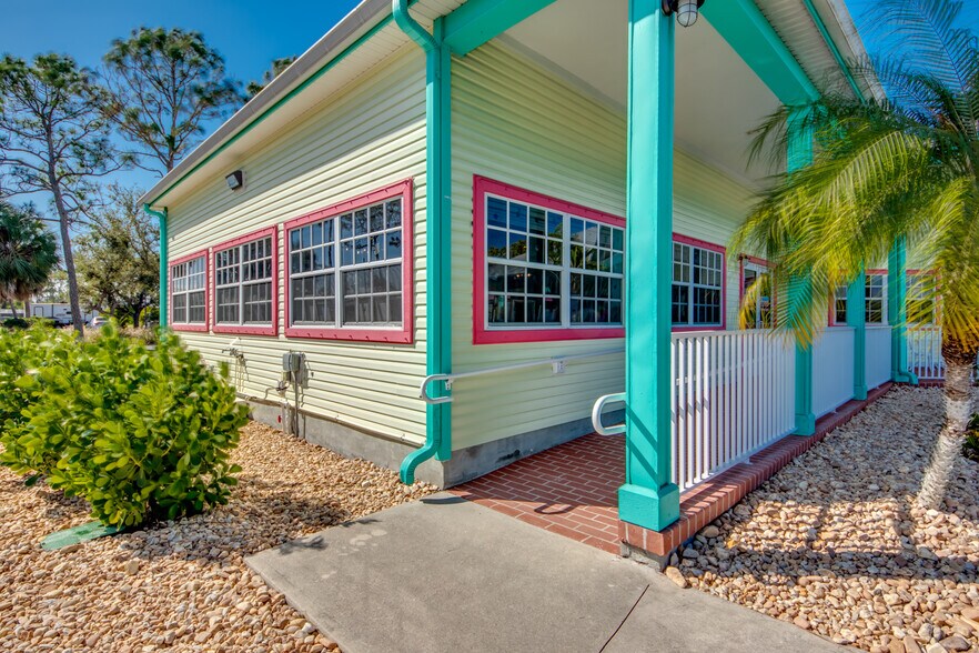 More Photos Of 10191 Stringfellow Rd, Saint James City Office For Sale