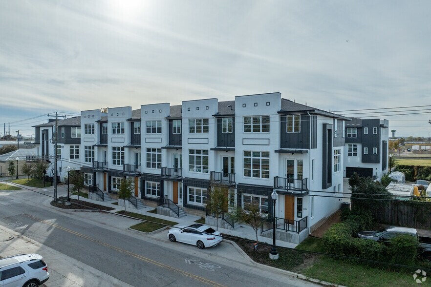 More Photos Of 13325 Bee St, Farmers Branch Apartments For Sale
