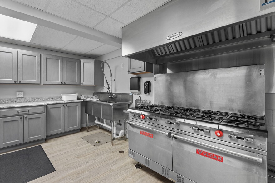 More Photos Of 2450 Pontoon Rd, Granite City Religious Facility For Sale