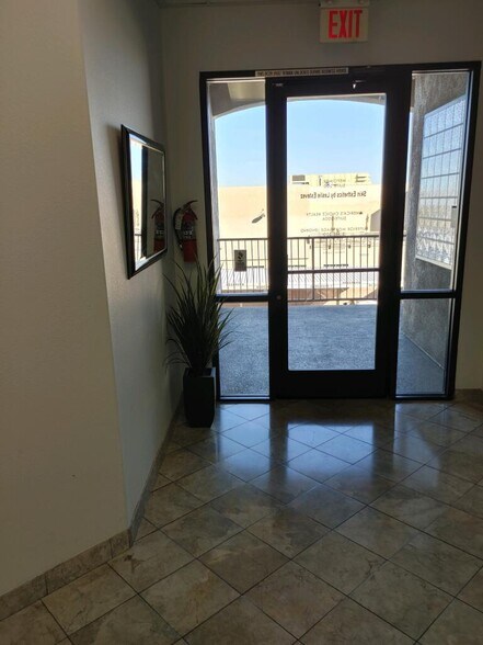 More Photos Of 8867 W Flamingo Rd, Las Vegas Office For Sale