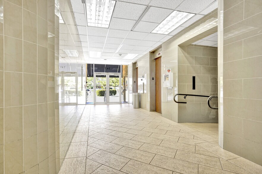More Photos Of 747 Ponce de Leon Blvd, Coral Gables Medical For Sale