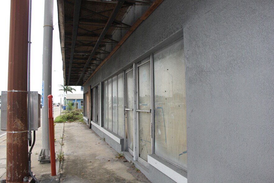 More Photos Of , North Fort Myers General Retail For Sale