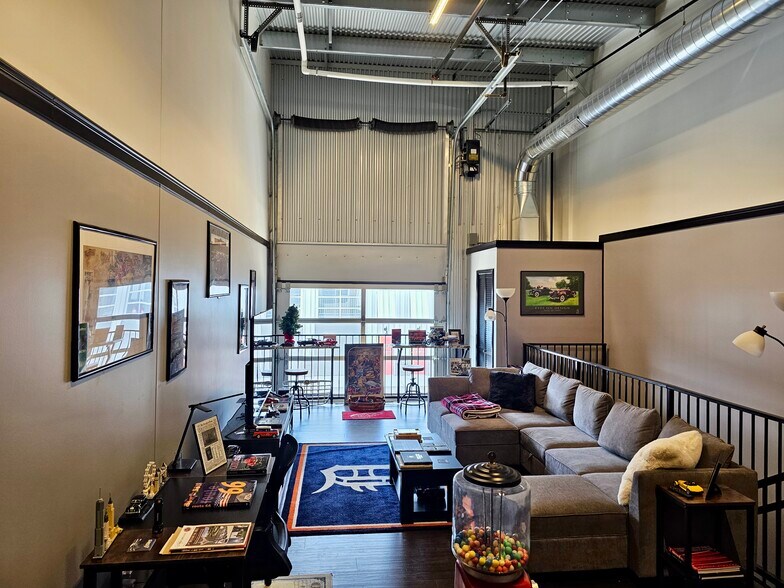 More Photos Of 247 Apex Dr, Pontiac Parking Garage For Sale