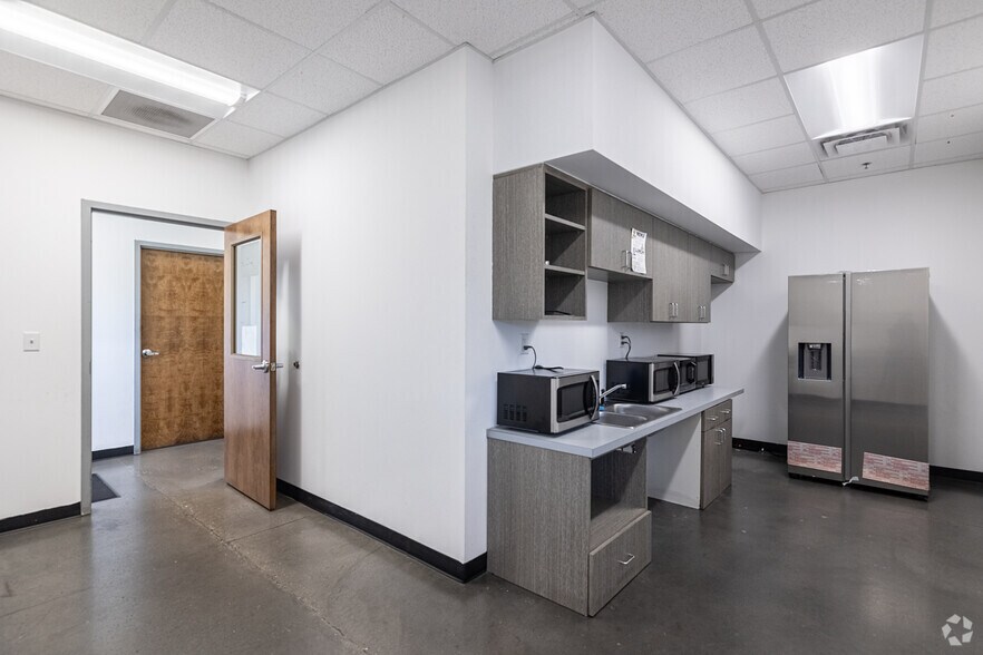 More Photos Of 320 Morgan Lakes Blvd, Pooler Distribution For Lease