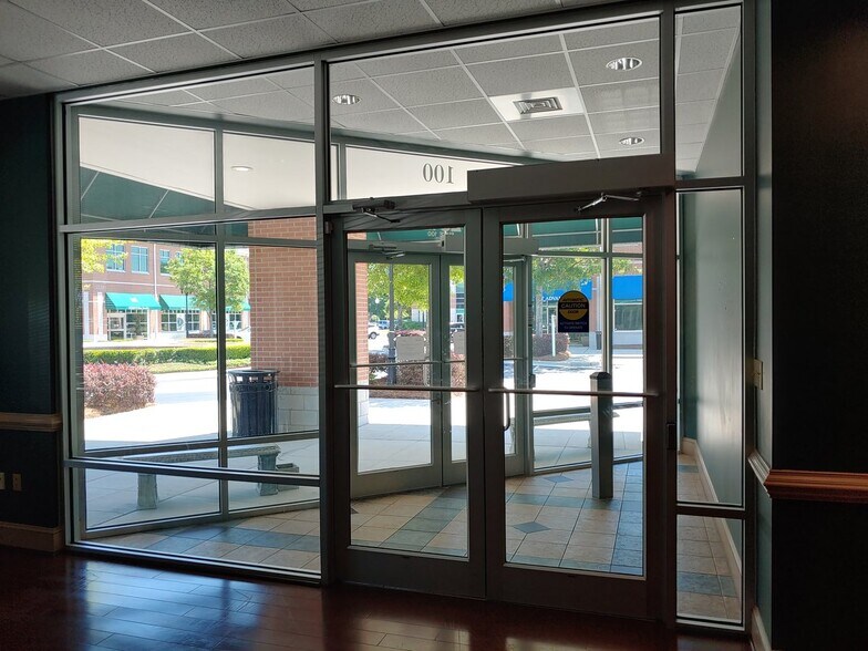 More Photos Of 2512 Independence Blvd, Wilmington Office For Lease