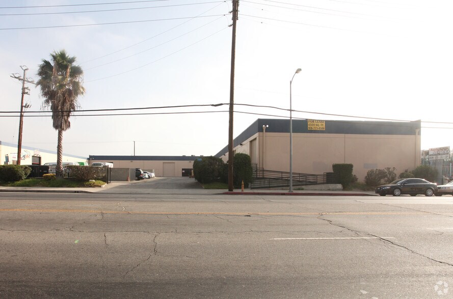 More Photos Of 9790-9792 Glenoaks Blvd, Sun Valley Warehouse For Lease