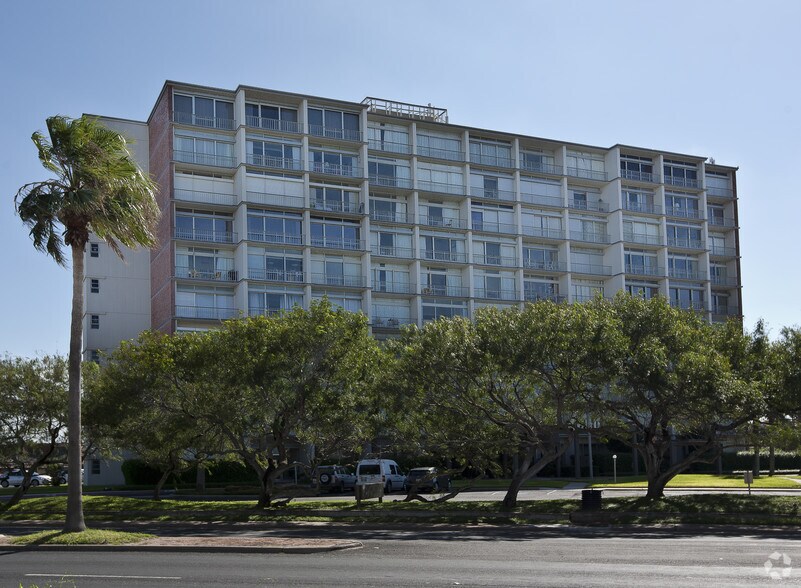 More Photos Of 4600 Ocean Dr, Corpus Christi Apartments For Sale