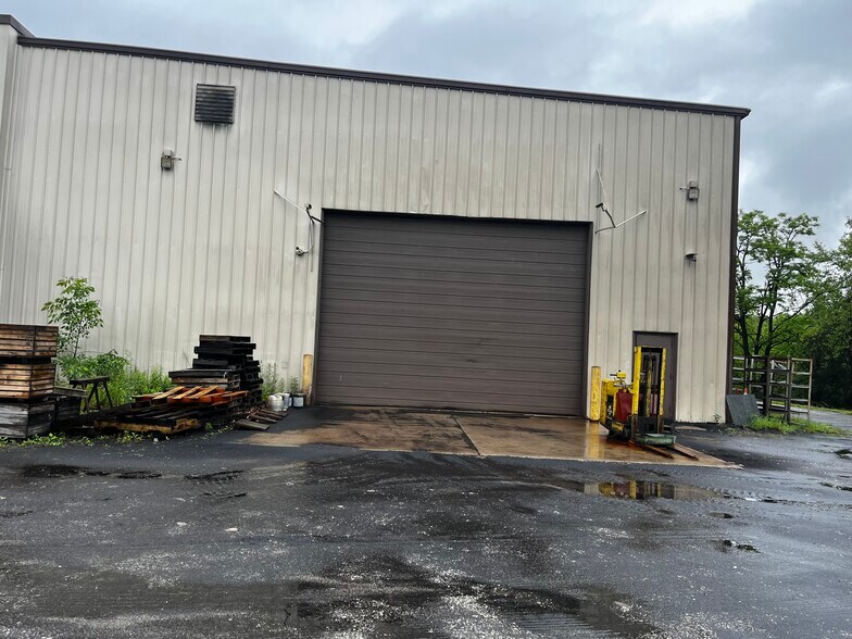 More Photos Of 46 PA-519, Eighty Four Warehouse For Lease