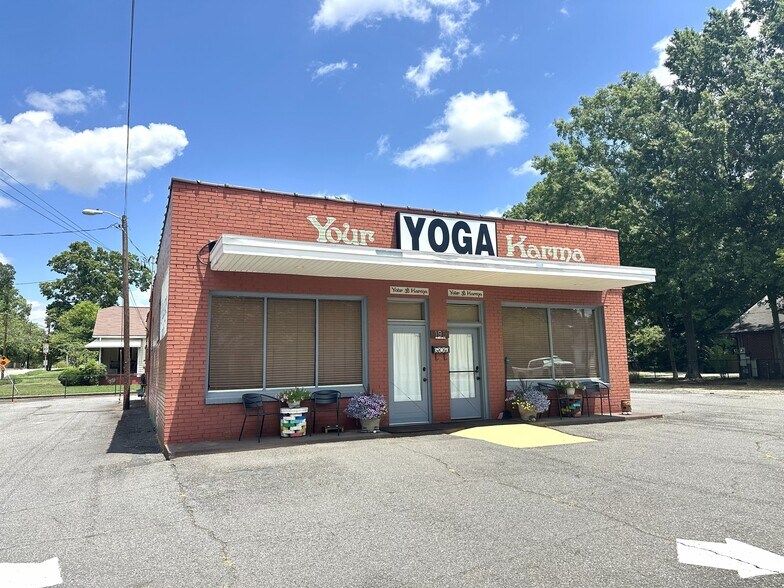 More Photos Of 195 W Statesville Ave, Mooresville Freestanding For Sale