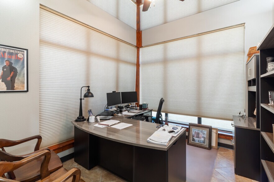 More Photos Of 750 William D Fitch Pky, College Station Loft Creative Space For Lease