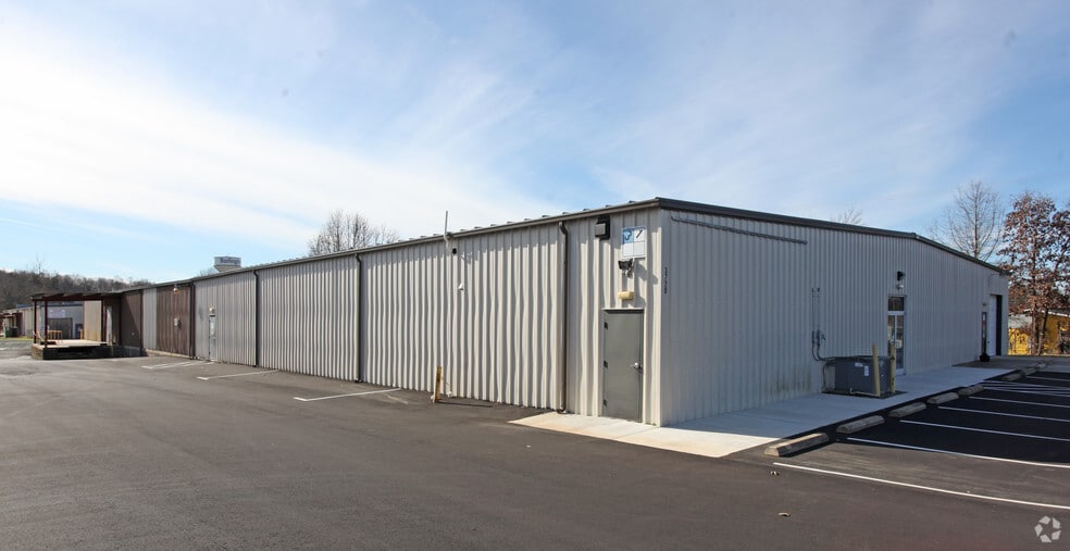 More Photos Of 3720 S Church St, Burlington Warehouse For Lease