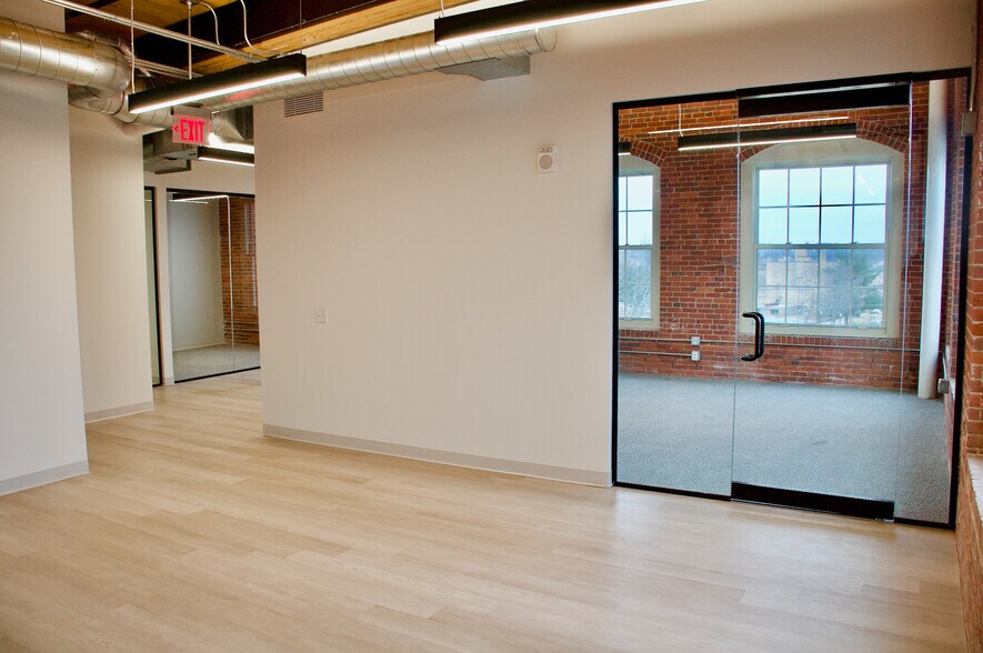 165 Thorndike St, Lowell, MA 01852 Lofts/Showrooms For Lease