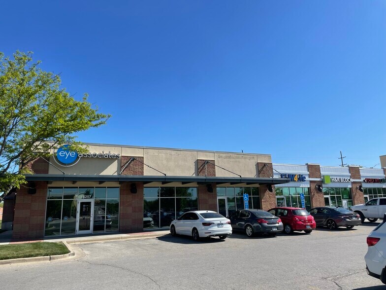 More Photos Of 15225-15257 W 135th St, Olathe General Retail For Sale