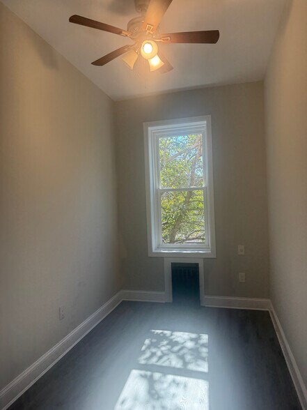 More Photos Of 19314 Jamaica Ave, Hollis Storefront Retail Residential For Sale