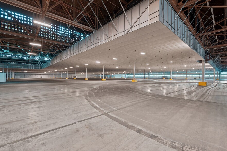 More Photos Of 2800 Eastern Blvd, Middle River Distribution For Lease