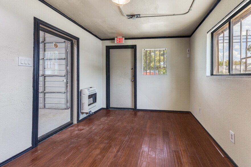 More Photos Of 305 W Aimee St, Forney Warehouse For Sale